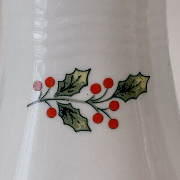 Gibson Christmas Holly & Berries Salt & Pepper Shakers 1980s Housewares VINTAGE - Picture 2 of 10